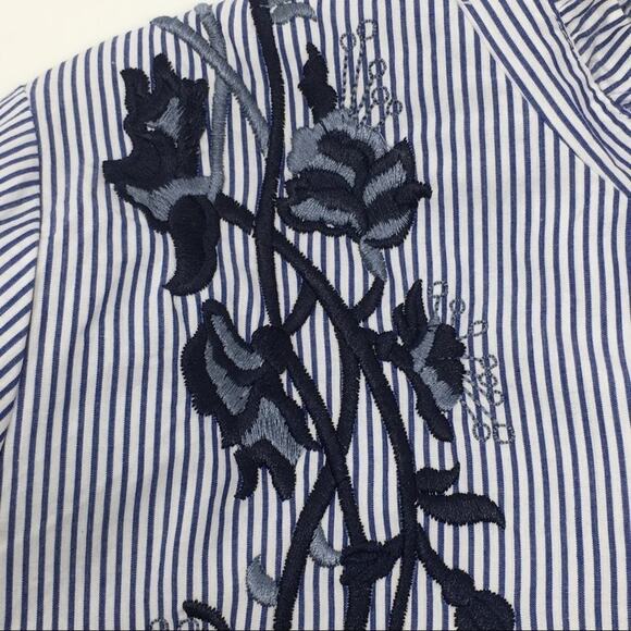 Crown & Ivy Stripe Blouse With Floral Embroidery Size Medium - Picture 4 of 10